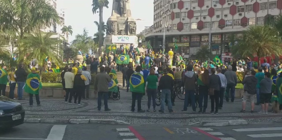 Em Santos, apoiadores de Bolsonaro fazem protesto pedindo volta do voto impresso nas eleições — Foto: Alex Ferraz/Jornal A Tribuna