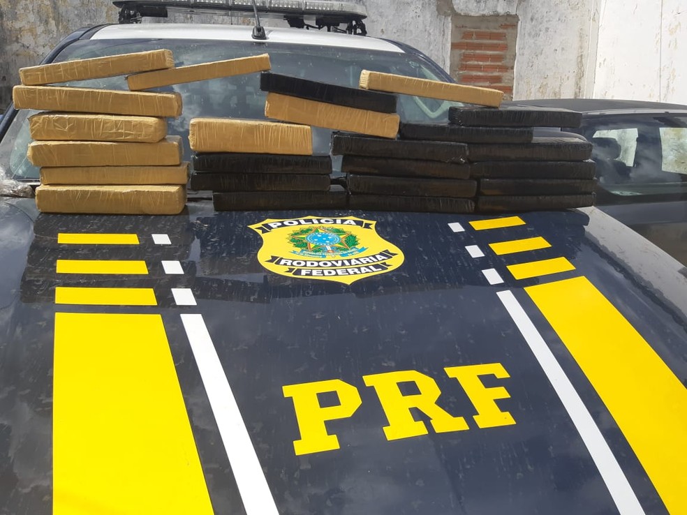 Mais de 40 quilos de maconha são apreendidos pela PRF, no Sertão da PB — Foto: Polícia Rodoviária Federal/Divulgação
