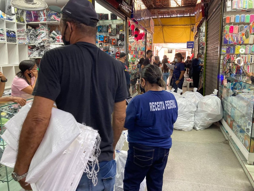Operação Pacificador apreendeu produtos comercializados no shopping Terceirão, em João Pessoa — Foto: Receita Federal/Divulgação