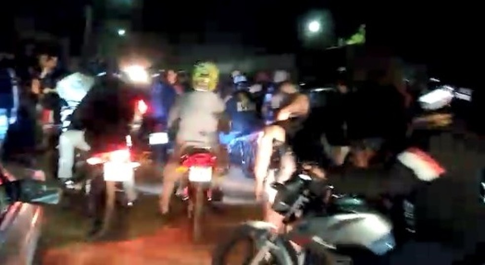 Cerca de 100 pessoas foram dispersadas pela GM de Monte Mor (SP) em a&ccedil;&atilde;o contra festa clandestina &mdash; Foto: Guarda Municipal/Divulga&ccedil;&atilde;o