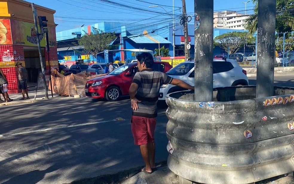 Homem preso por furtar 25 celulares em ato no Recife, momentos antes da prisão — Foto: Reprodução/WhatsApp