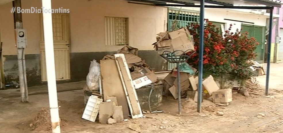 Famílias começam a voltar para casa após enchente em São Miguel — Foto: Reprodução