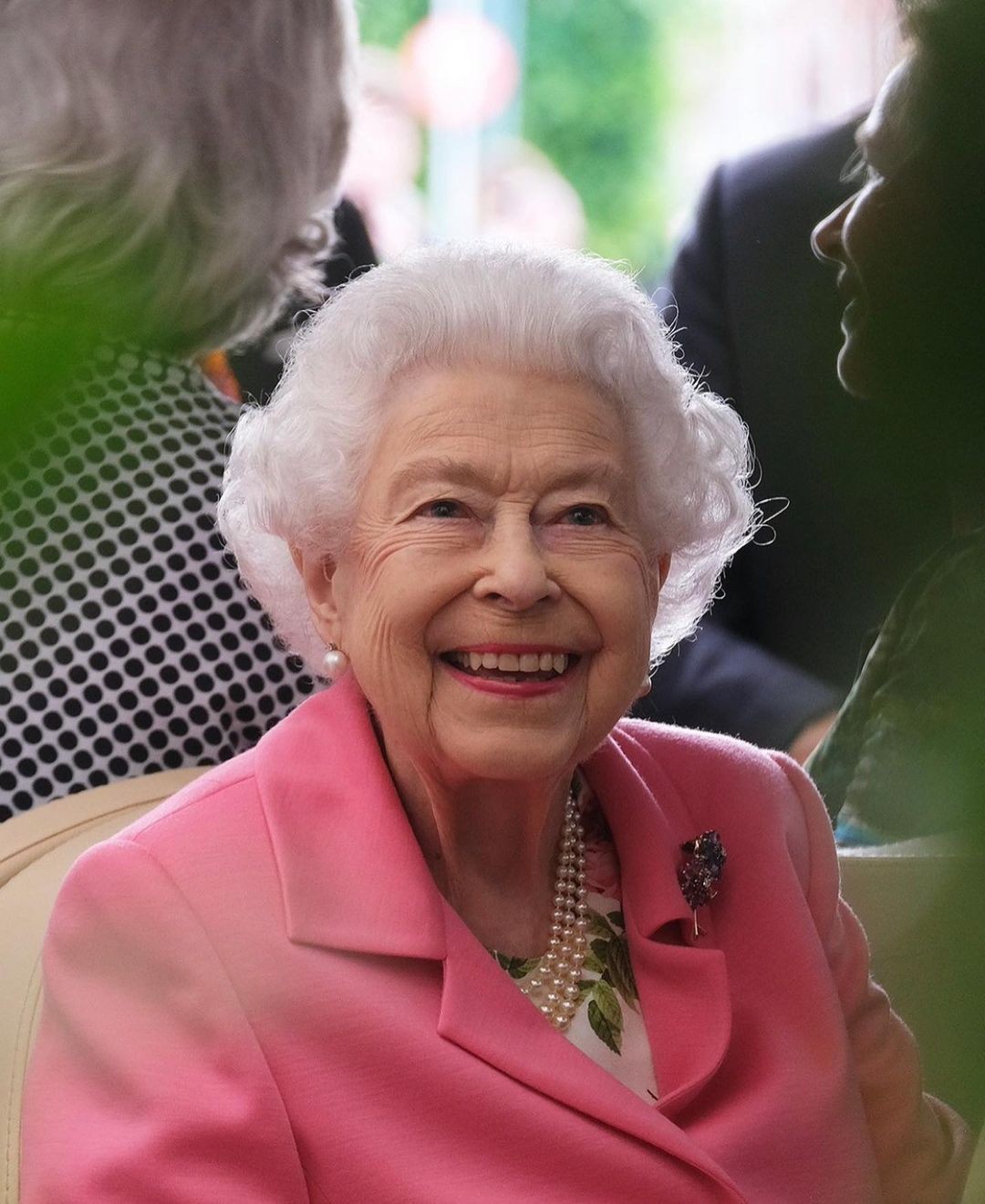 A Rainha Elizabeth II durante o show de flores (Foto: reprodução Instagram )