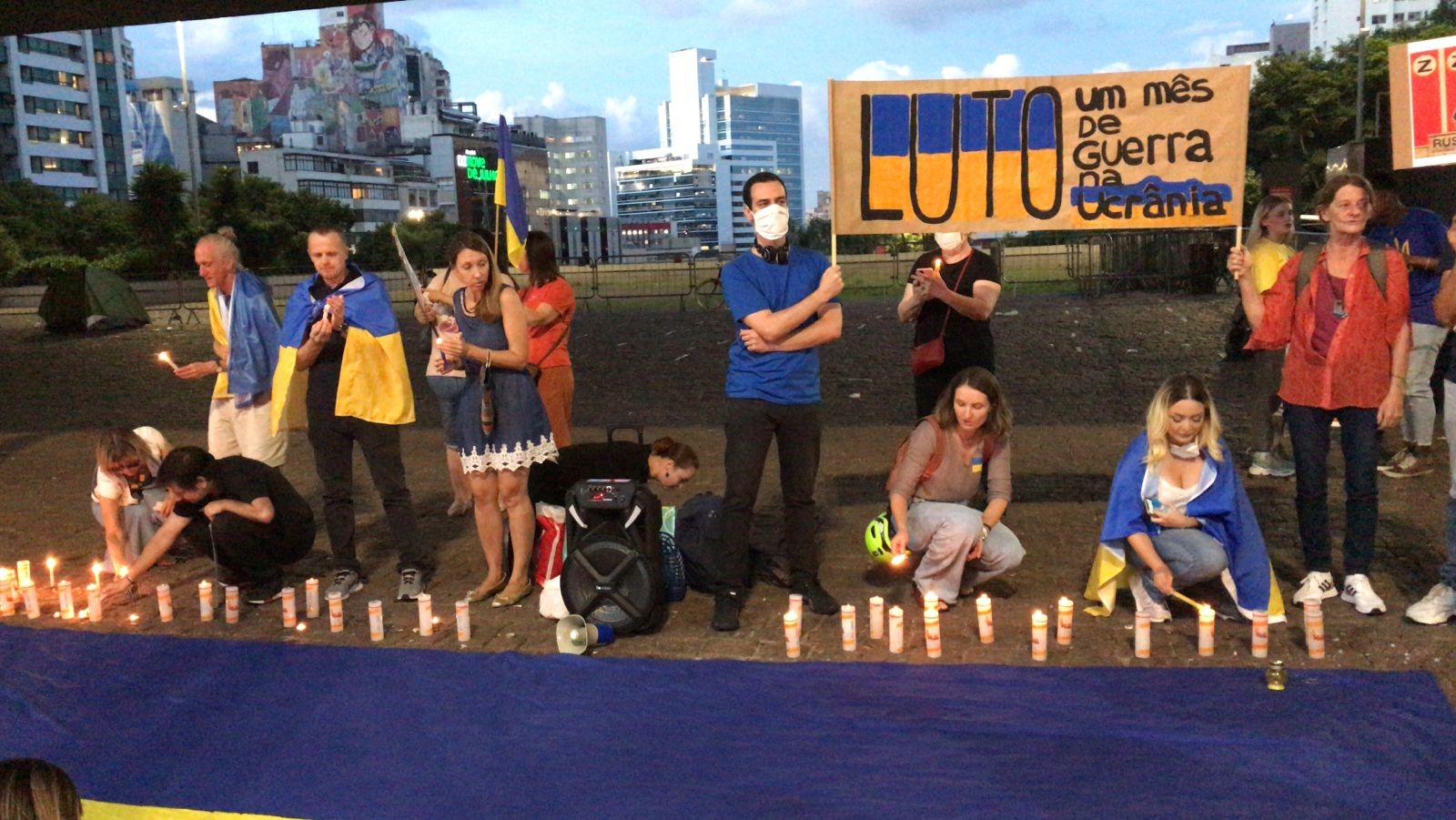 Manifestantes vãos às ruas de SP contra a guerra da Ucrânia e em memória das vítimas da Covid