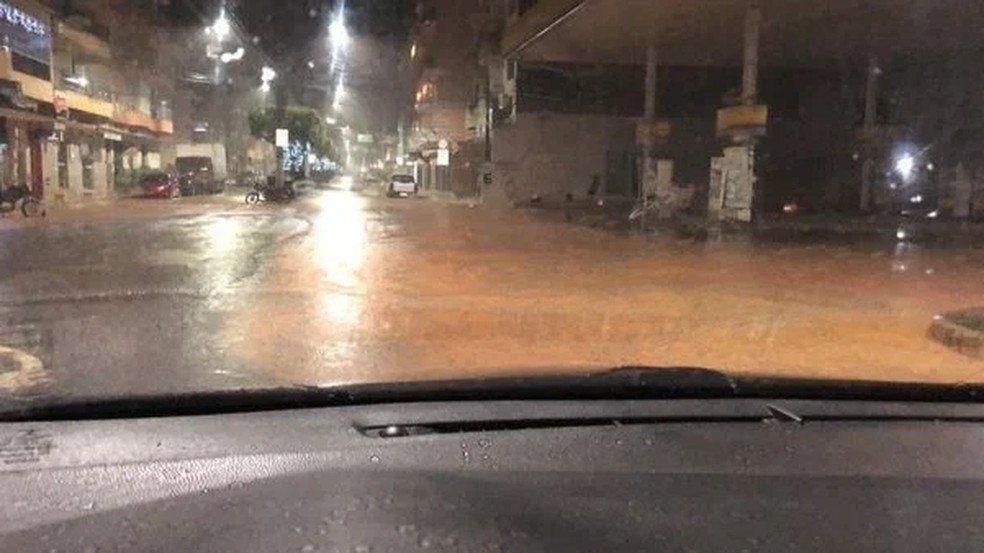 Rua alagada em Marilândia, ES — Foto: Hériklis Douglas