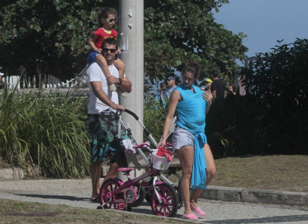 Dani Monteiro e família (Foto: Wallace Barbosa/Agnews)