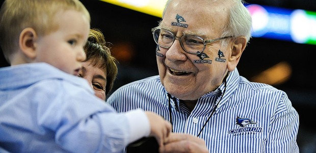 Warren Buffett durante jogo do Creighton Bluejays (Foto: Eric Francis/ Getty Images)