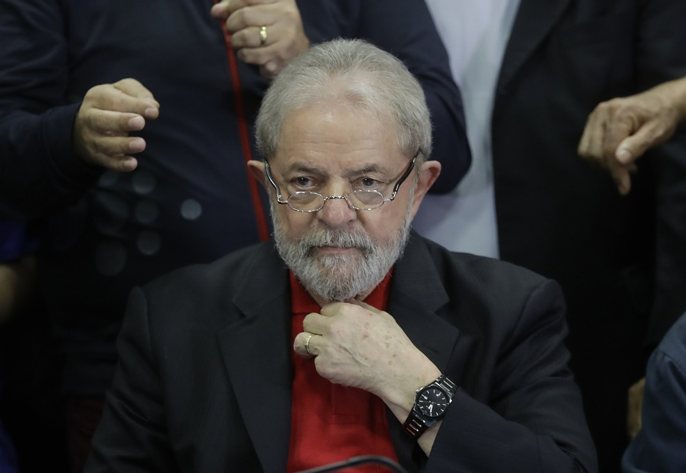 Lula antes de entrevista coletiva à imprensa em 13 de julho de 2017  (Foto: AP Foto/Andre Penner)
