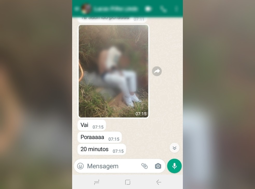 Família recebeu foto do jovem com a cabeça coberta durante falso sequestro em Lins — Foto: NovaTV/Divulgação