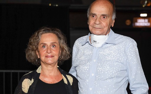 Casal Drauzio Varella e Regina Braga faz aparição rara em show de Caetano Veloso