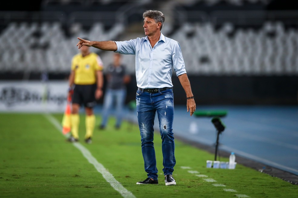 Renato dá prioridade ao Grêmio em renovação, mas espera mais investimentos para 2021