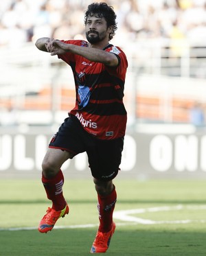 Cristian comemora gol sobre o Santos na primeira partida da final do Paulistão (Foto: Miguel Schincariol/Ituano FC)