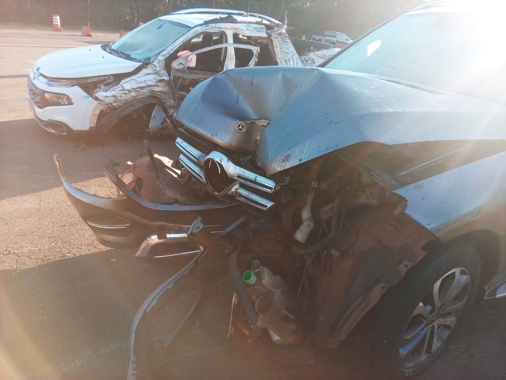 Pelo menos cinco carros foram atingidos no acidente na Serra da Esperança — Foto: Eduardo Andrade/RPC