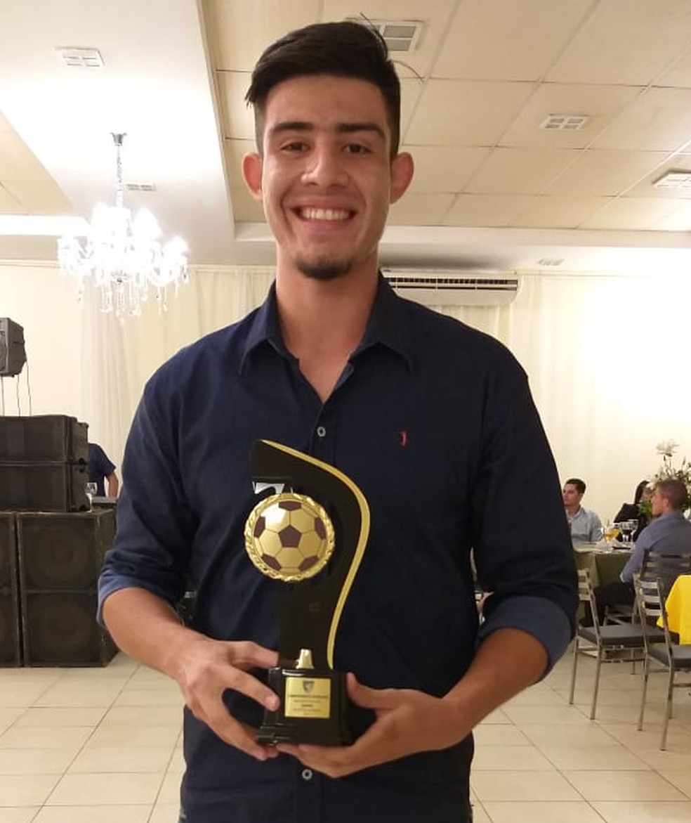 Gabriel, zagueiro do Atlético-AC, foi premiado em duas categorias — Foto: Duaine Rodrigues
