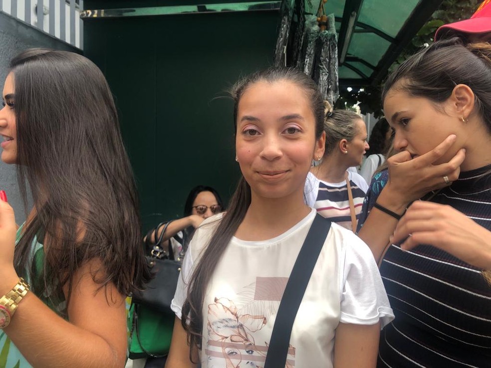 Thauany Sousa esperou mais de 5 horas para conseguir ver a influencer que acompanha nas redes sociais.  — Foto: Beatriz Borges/G1