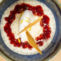No Bahl, o destaque é o Sagu com sorvete de tapioca e calda de frutas vermelhas. Preço: R$ 34 — Foto: Divulgação
