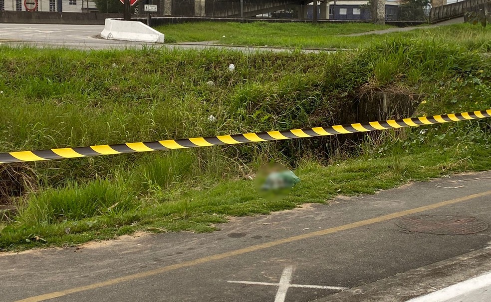 Recém-nascido é encontrado morto em saco plástico em Praia Grande — Foto: g1 Santos