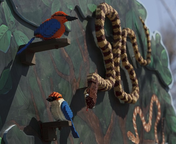 Artista utilizou mais de 125 mil peças para montar 30 animais de Lego (Foto: The Salt Lake Tribune/Leah Hogsten/AP) Artista utilizou mais de 125 mil peças para montar 30 animais de Lego (Foto: The Salt Lake Tribune/Leah Hogsten/AP)