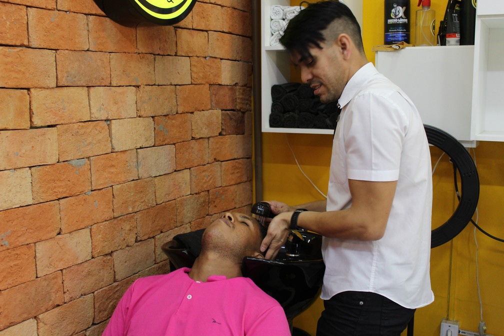 Bruno Sallos conta que teve a ideia de "lançar" a campanha depois de ter visto a ação em outra cidade  — Foto: Jheniffer Núbia/G1