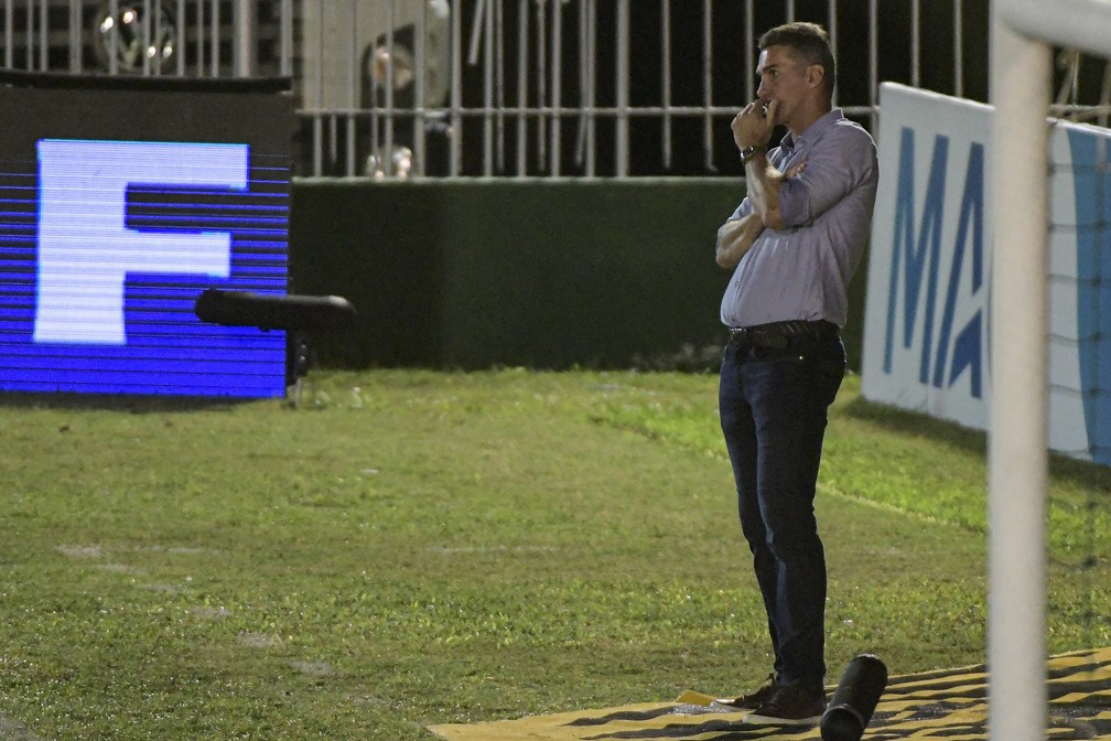 Vagner Mancini observa Corinthians contra o Retrô — Foto: André Fabiano/Estadão Conteúdo