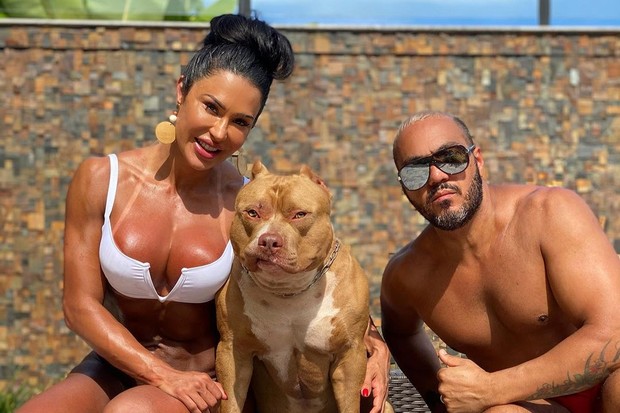 Gracyanne Barbosa e Belo com o cachorro Thor (Foto: Reprodução/Instagram)