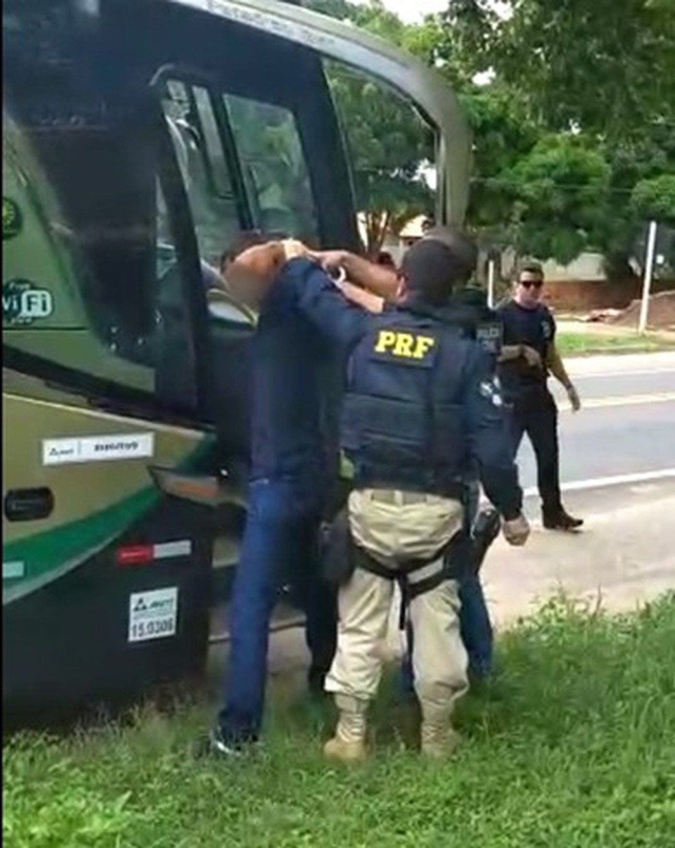 Suspeito foi preso em um ônibus que vinha do estado do Pará para a cidade de Parnaíba-Piauí — Foto: Divulgação/ Polícia Civil
