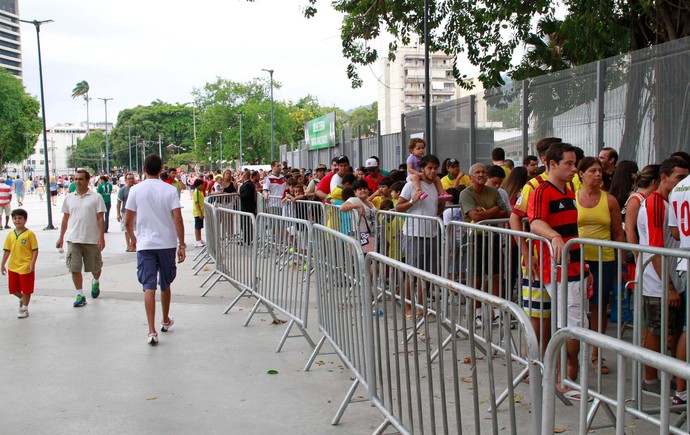 fila Maracanã Taça (Foto: Márcio Cassil / Ag. Estado)
