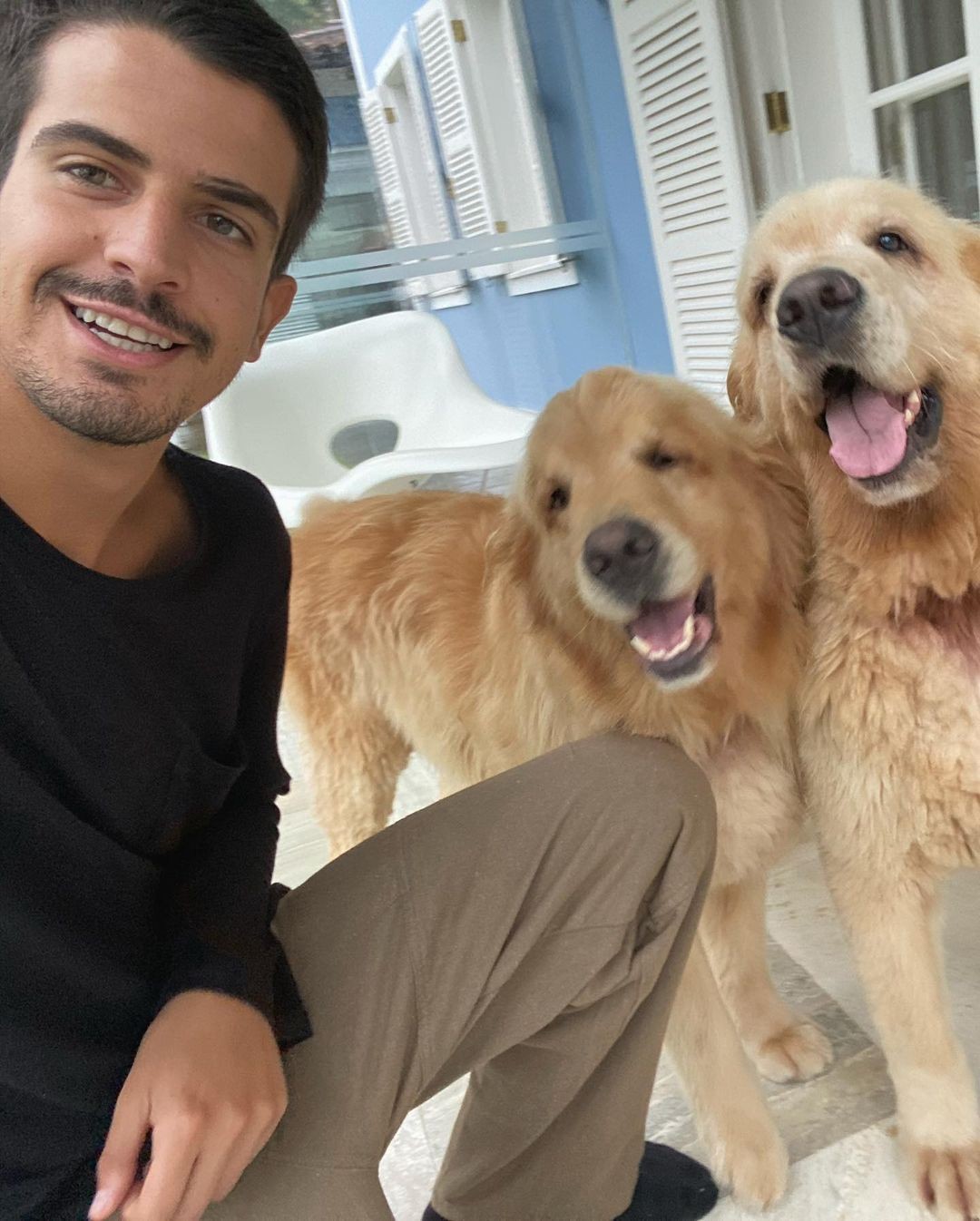 Enzo Celulari posta com os cachorros e arranca elogios dos internautas (Foto: Instagram)