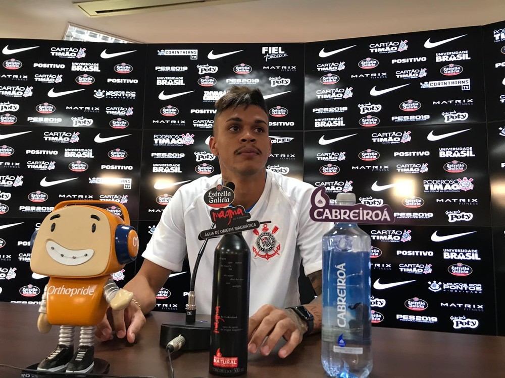 Apresentado no Corinthians, Richard diz realizar sonho de criança e vê Ralf e Gabriel como exemplos