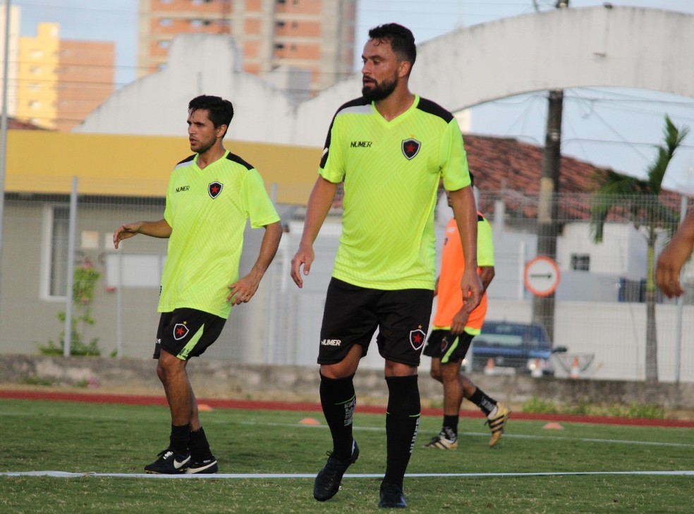 Esperança de gols do Belo no ano que vem, Nando segue em preparação junto ao elenco (Foto: Nádya Araújo/Botafogo-PB)