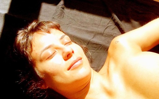 Andreia Horta Aparece Em Clique Ousado Tomando Sol Revista Marie Claire Celebridades