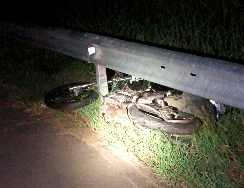 Motociclista morre após ser atingido na traseira por caminhonete em rodovia de Getulina  — Foto: Polícia Rodoviária Federal/Divulgação
