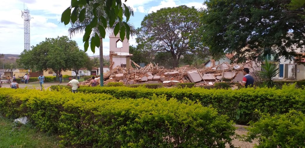 Moradores se surpreenderam com a demolio da igreja de mais de 50 anos em Dom Bosco, em MG  Foto: Arquivo pessoal