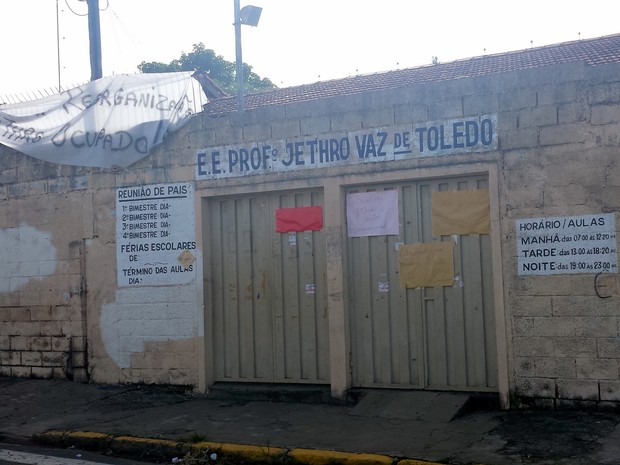 Alunos desocuparam escola estadual Jethro Vaz de Toledo em Piracicaba  (Foto: Thainara Cabral/G1)