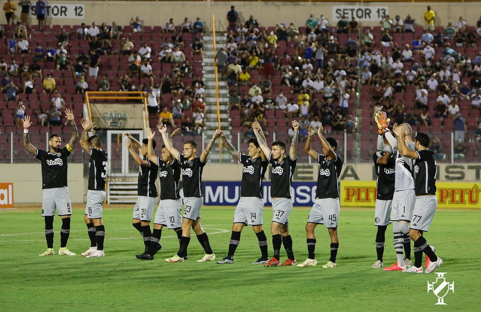 Jogadores do Vasco agradecem apoio da torcida � Foto: Rafael Ribeiro/Vasco
