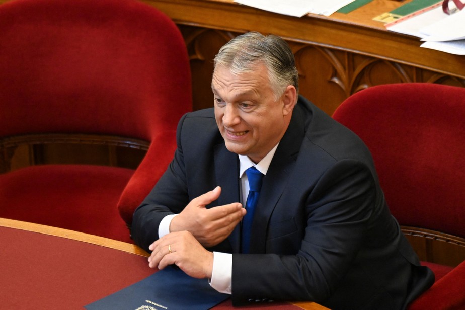 O primeiro-ministro húngaro, Viktor Orbán, ao apresentar os membros do novo governo no prédio do Parlamento em Budapeste