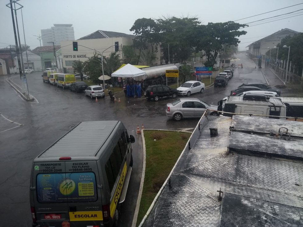 Entrada e saída do Porto de Maceió continuam bloqueadas neste sábado (Foto: Cristiano Cavalcante/Arquivo pessoal)