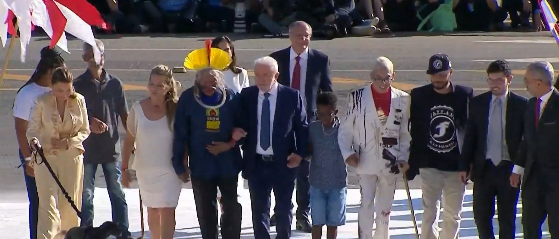 Em discurso emocionado, Lula fala em união e diz que vai governar para todos