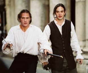 Charlie Cox e Heath Ledger em cenas de 'Casanova' (2005) (Foto: Divulgação)