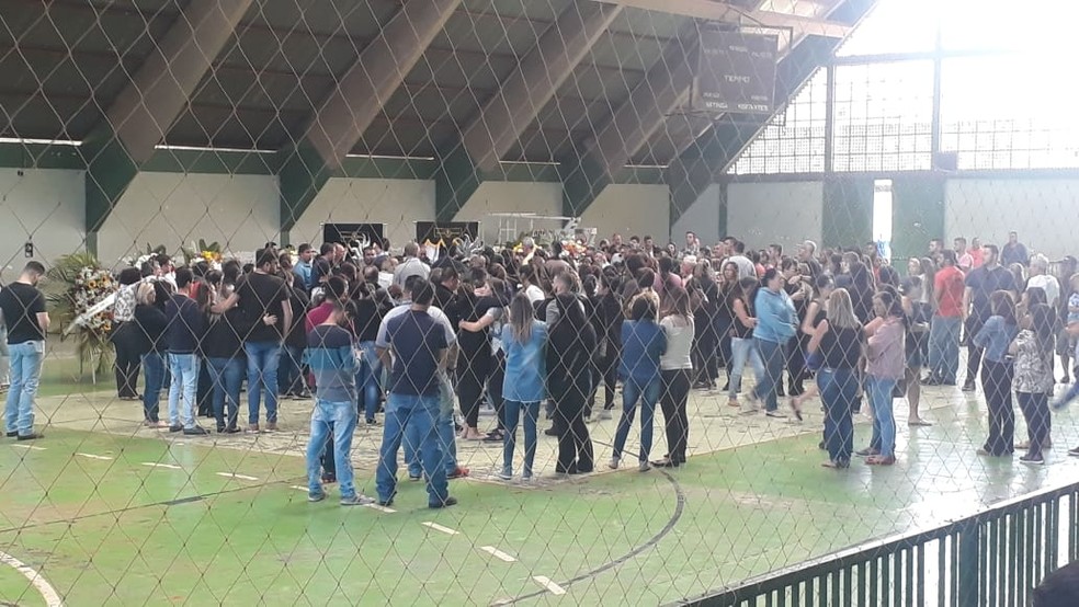 Músicos mortos em acidente foram velados em Ginásio Municipal de Ibitinga — Foto: Romeu Neto/TV TEM