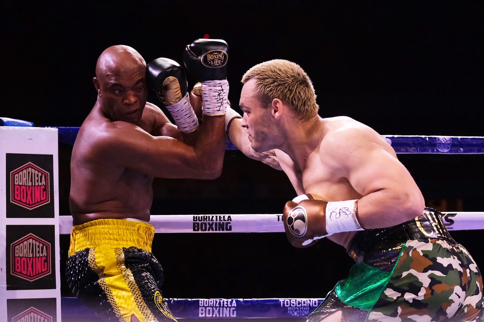 Anderson Silva Vence Julio Cesar Chaves Jr Em Sua Reestreia No Boxe Boxe Ge Anderson Silva Vence Julio Cesar Chaves Jr Em Sua Reestreia No Boxe Boxe Ge