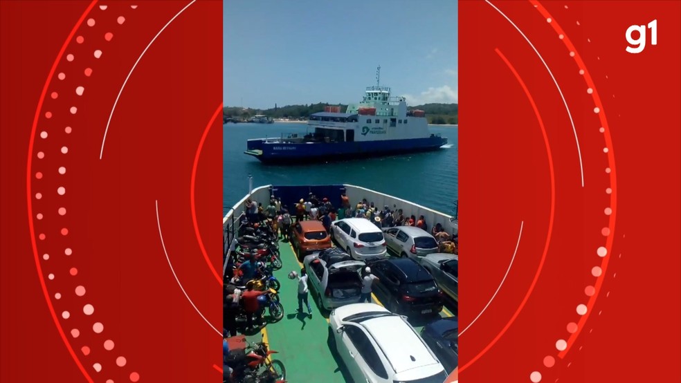 Embarcações se chocaram na Bahia — Foto: Redes sociais