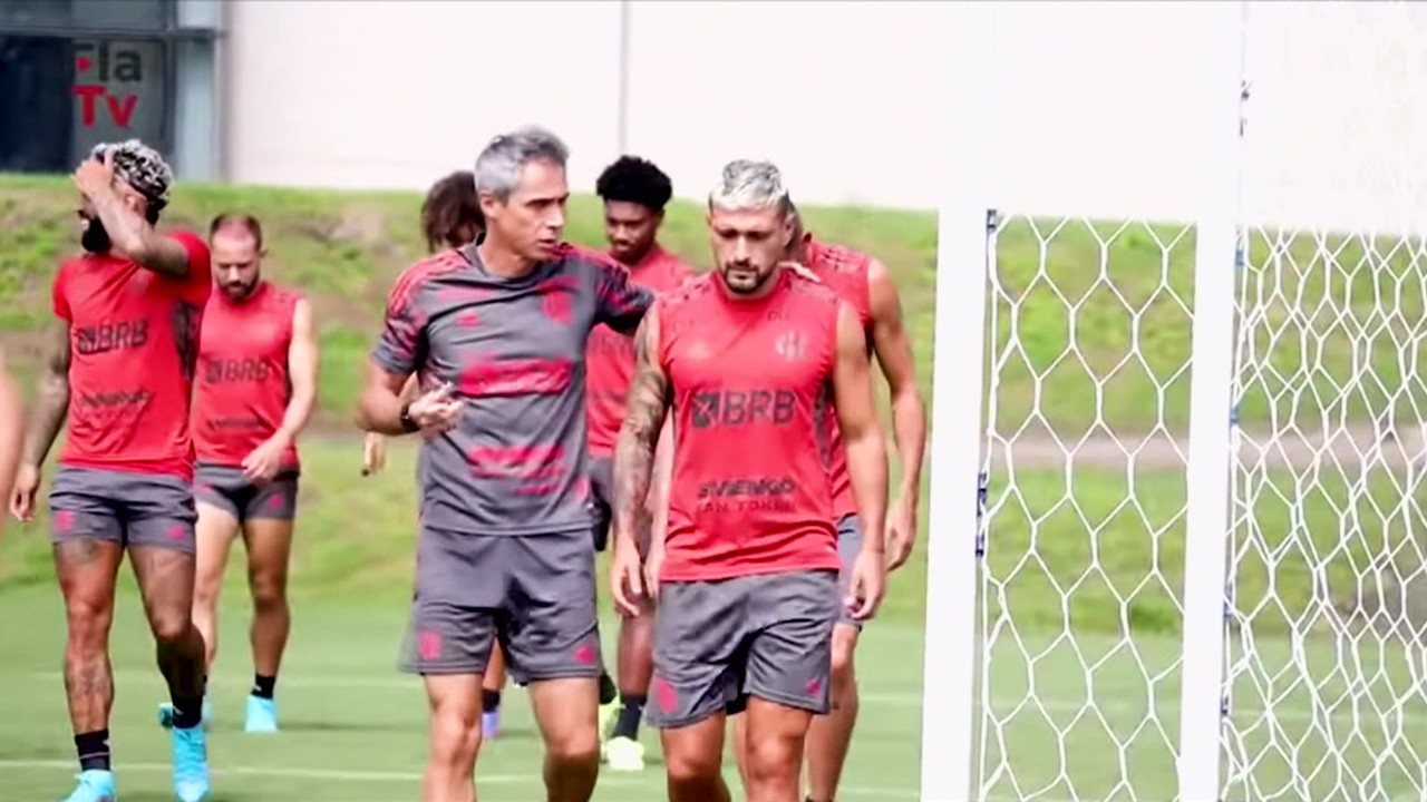 Flamengo de Paulo Sousa tem muitos jogadores variando de posição