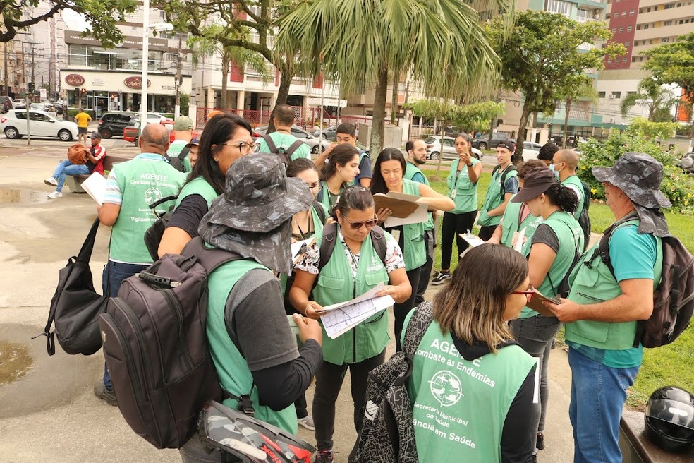 Primeiro mutir&atilde;o do ano foi realizado nos bairros Jos&eacute; Menino e Pomp&eacute;ia &mdash; Foto: Raimundo Rosa/Prefeitura de Santos/Divulga&ccedil;&atilde;o
