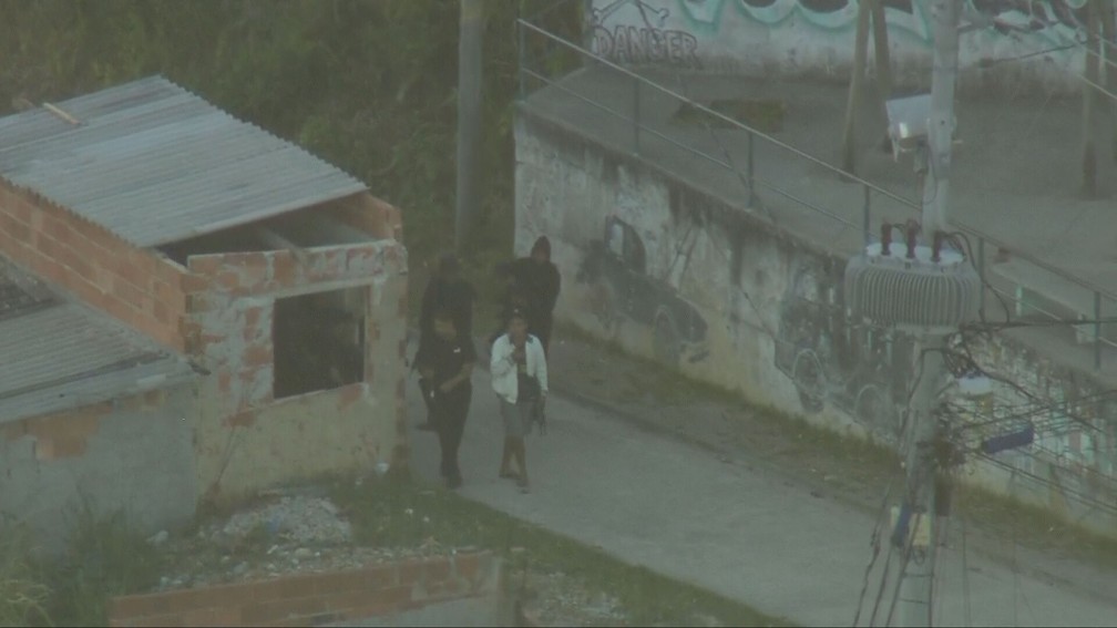 Criminosos usam uma espécie de 'bunker' para se abrigar — Foto: Reprodução/TV Globo