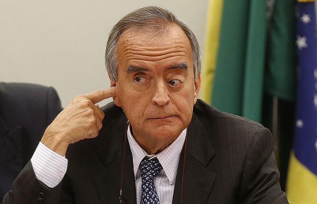 O ex-diretor da Petrobras, Nestor Cerveró, presta depoimento na CPI da Petrobras em Brasília (Foto: Wilson Dias/Agência Brasil)