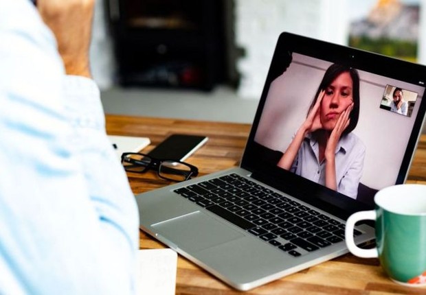A linguagem corporal e nível de engajamento nas plataformas de videochamada podem influenciar a forma como os colegas veem você e interpretam a sua mensagem (Foto: Getty Images via BBC News)