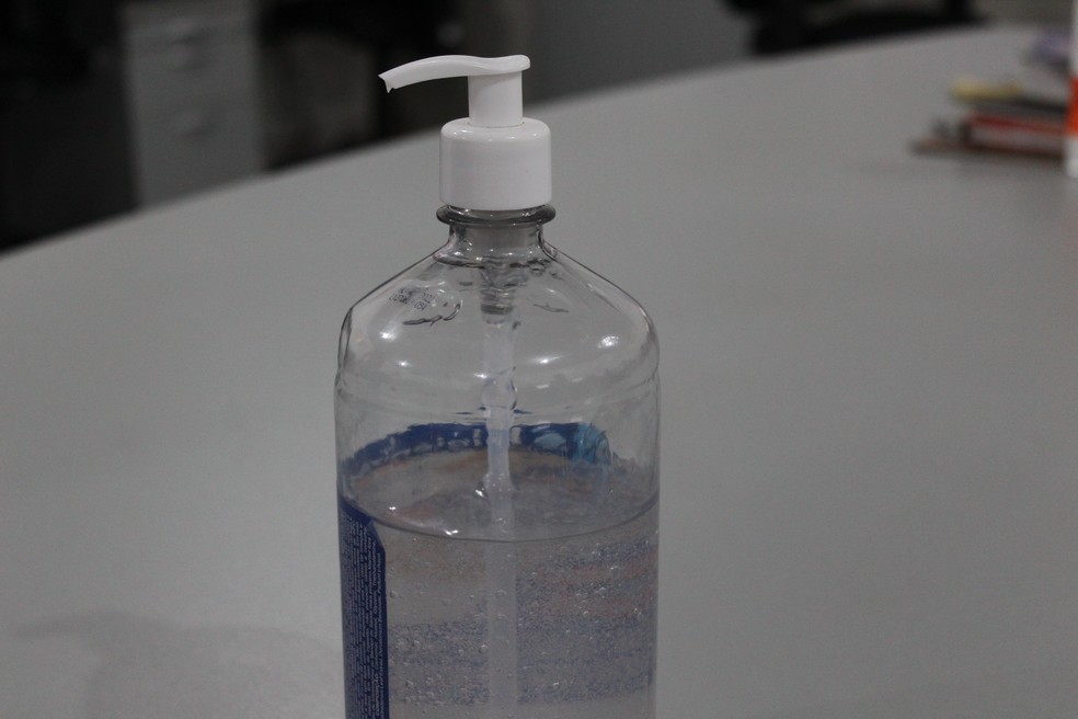 Litro de álcool gel foi levado da farmácia do SAE em Porto Velho — Foto: Diêgo Holanda/G1