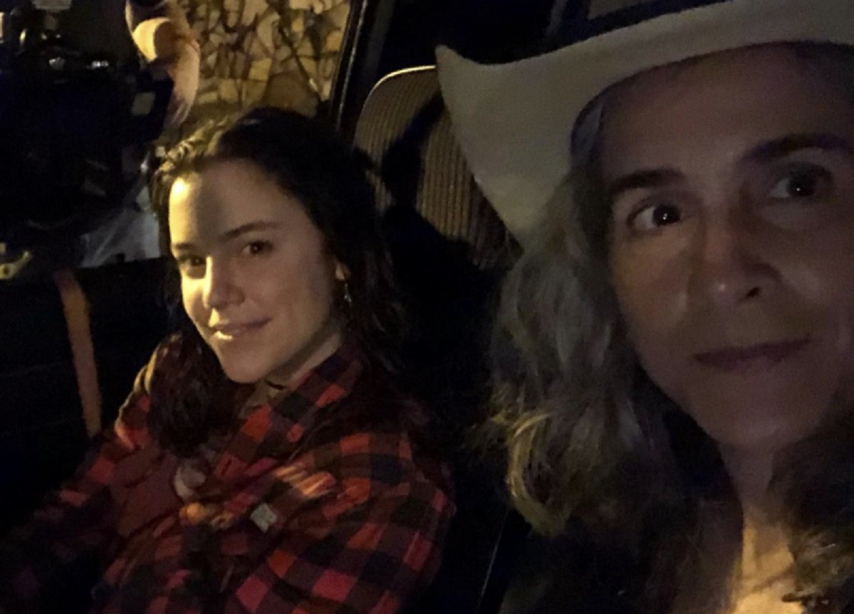 Alice Wegmann e Lúcia Veríssimo interpretam mãe e filha em Rensga Hits!, nova série da Globoplay (Foto: Reprodução/Instagram)