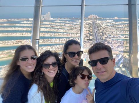 Rodrigo Faro curte Dubai com a família em hotel com diária de R$ 61 mil (Foto: Reprodução/Instagram @rodrigofaro)